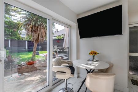8650248-interior15.jpg