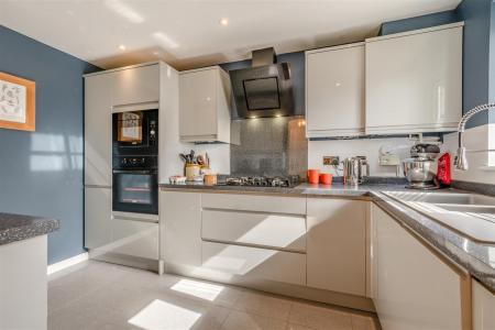 8662998-interior10.jpg
