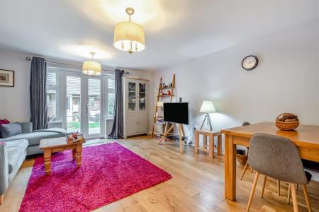 8662998-interior01.jpg