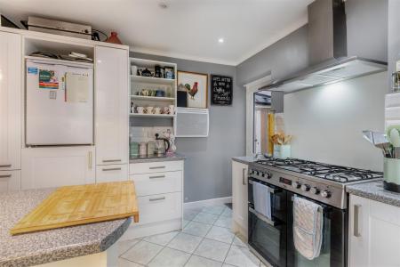 8666996-interior15.jpg