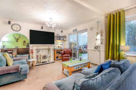 8666996-interior16.jpg
