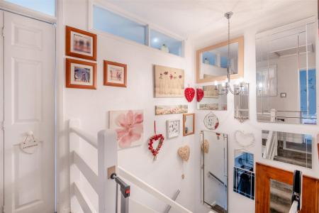 8666996-interior06.jpg