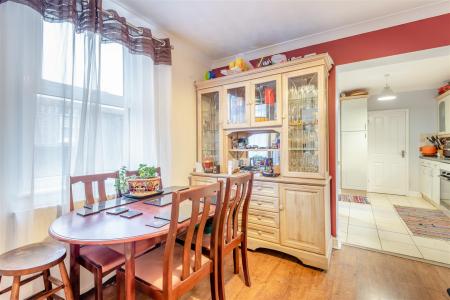 8674691-interior10.jpg