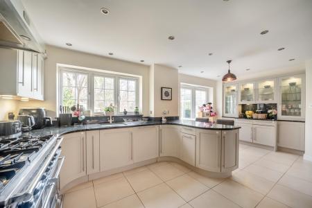 8681013-interior13.jpg