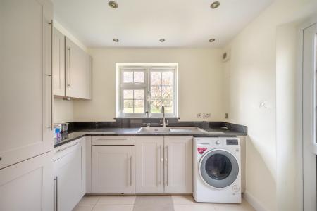 8681013-interior14.jpg