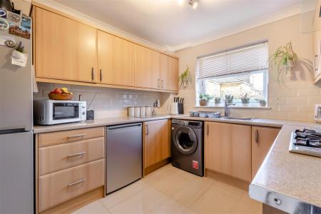 8682876-interior10.jpg