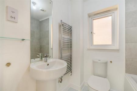 8683106-interior17.jpg