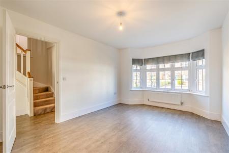 8683106-interior09.jpg