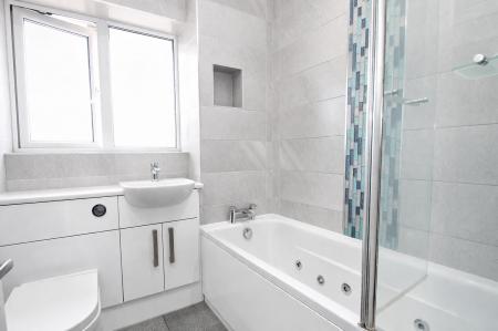 Main Bathroom.png