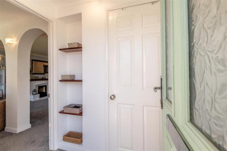 8687430-interior06.jpg
