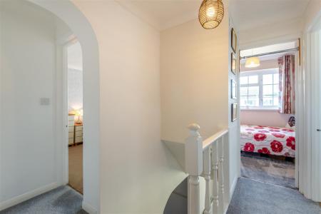 8687430-interior18.jpg