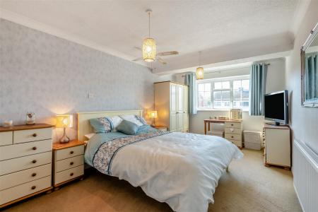 8687430-interior10.jpg
