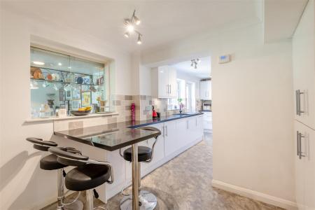 8687430-interior22.jpg