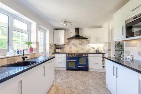 8687430-interior24.jpg