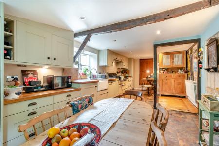 8654185-interior03.jpg