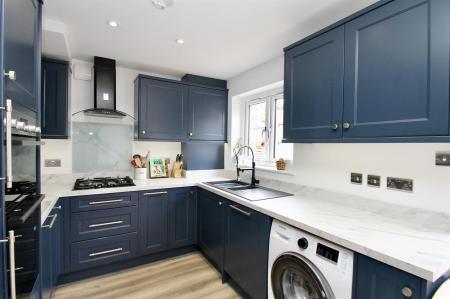 Kitchen 2.jpg