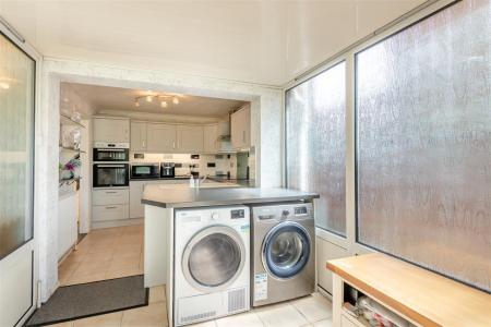 8694920-interior12.jpg