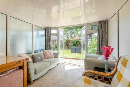 8694920-interior10.jpg