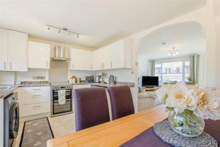 8697118-interior08.jpg