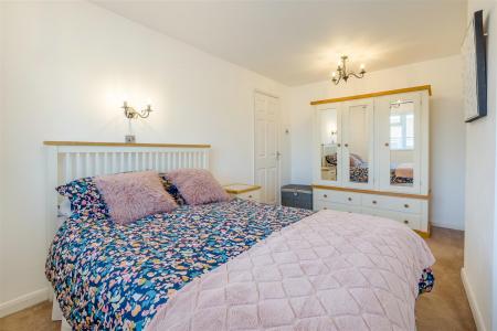 8697118-interior10.jpg