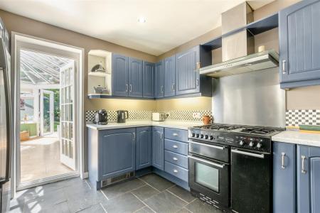 8694112-interior02.jpg