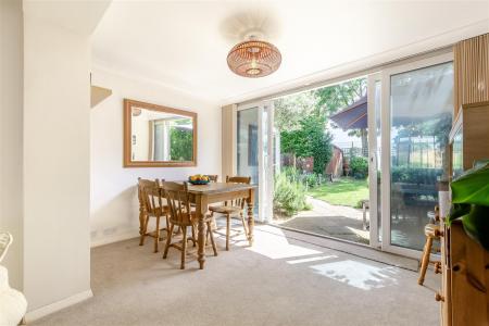 8694112-interior12.jpg