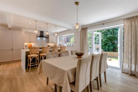 8697407-interior13.jpg
