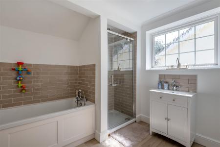8697407-interior30.jpg