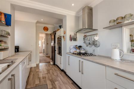 8698866-interior17.jpg