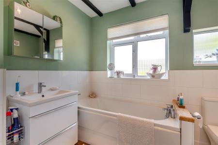 8698866-interior01.jpg