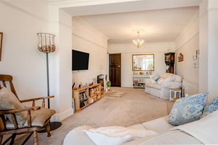 8698866-interior14.jpg