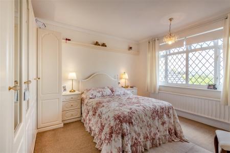 8698866-interior02.jpg