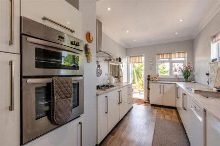8698866-interior16.jpg