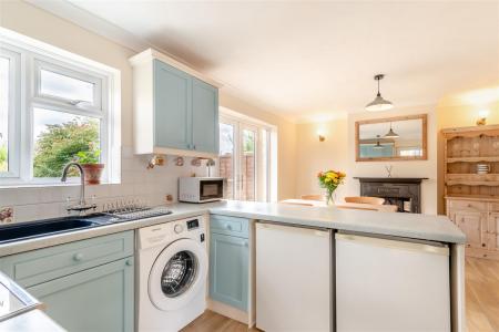 8700618-interior17.jpg