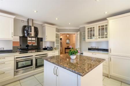 8701061-interior13.jpg