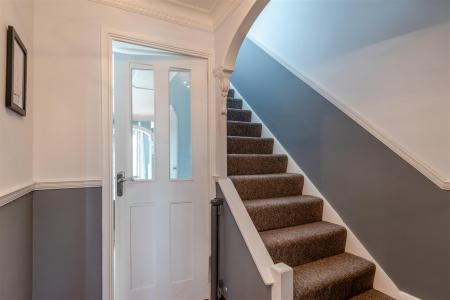 8703167-interior03.jpg
