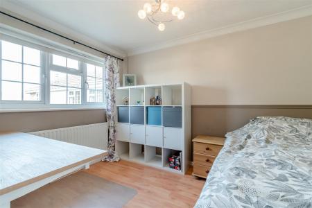 8703167-interior17.jpg