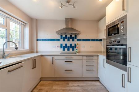 8703167-interior01.jpg