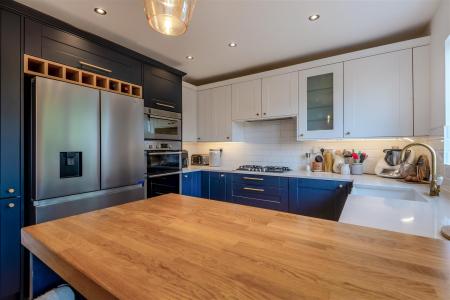 8705182-interior09.jpg