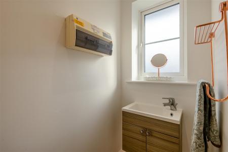8705182-interior10.jpg