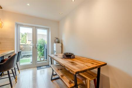 8705182-interior06.jpg
