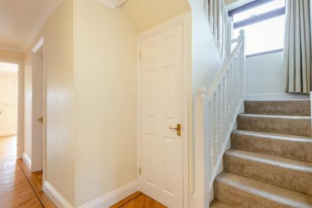 8706820-interior11.jpg