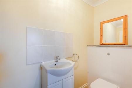 8706820-interior10.jpg