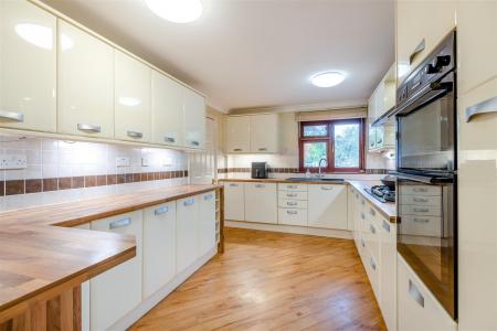 8706820-interior16.jpg