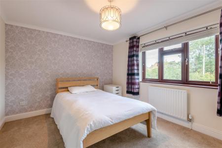 8706820-interior20.jpg