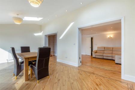 8706820-interior03.jpg