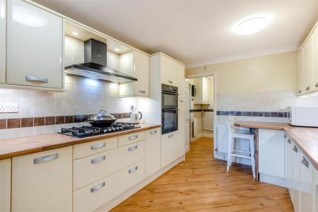 8706820-interior17.jpg