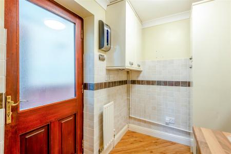 8706820-interior18.jpg