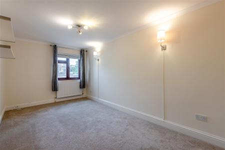 8706820-interior23.jpg