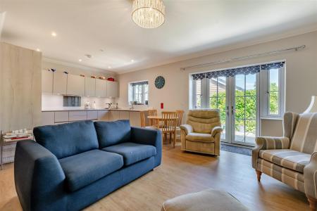 Lounge/Dining/Kitchen Area